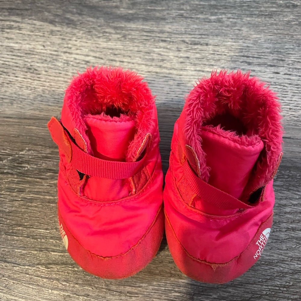 The north face infant Asher booties